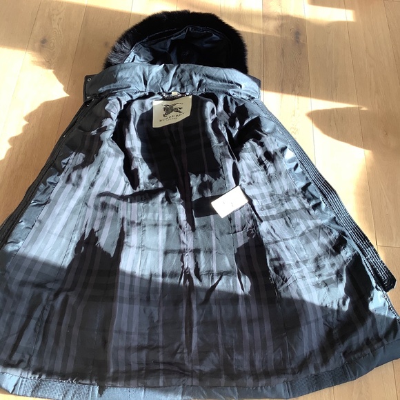 Burberry - Abbeydale Black Puffer Jacket with Fur hood -Size 4 - Picture 4 of 8